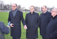 Megkezdték a focipálya lelátójának felújítását